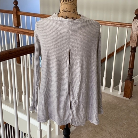 Free People open back turtleneck. - Picture 3 of 5